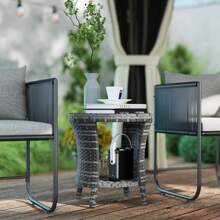 Outsunny Mesa de centro de mimbre para exteriores de 18", mesa lateral de patios con 2 niveles de almacenamiento, tapa de madera compuesta para jardín, patio trasero o balcón - Gris - Ver 1
