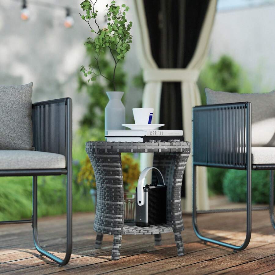 Outsunny Mesa de centro de mimbre para exteriores de 18", mesa lateral de patios con 2 niveles de almacenamiento, tapa de madera compuesta para jardín, patio trasero o balcón - Gris - Ver 1