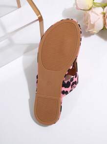 女士豹纹印花一脚蹬人字拖，金属扣装饰舒适平底沙滩凉鞋