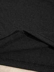 休闲舒适] 女士图案印花 T 恤 - 短袖圆领休闲上衣，带有心形手势设计，春夏季黑色涤纶 T 恤，女士 T 恤