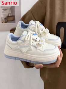 Sanrio 1 Pezzo Scarpe sportive casual in pelle con lacci e superficie in KT Cat di Sanrio, bianche, traspiranti, multifunzionali e per donne