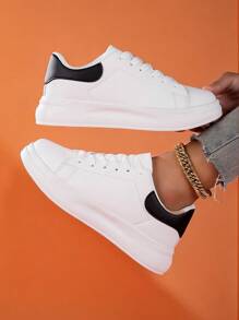 一双女鞋 运动鞋 白色运动鞋 女鞋 平底鞋 家居鞋 步行鞋 滑板鞋 厚底增高鞋 白色皮革材质 柔软舒适通勤鞋 新款软底潮流百搭鞋 防滑防臭 女士休闲跑鞋 轻便减震超轻跑鞋 - 黑與白 - 查看 1