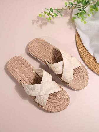 新款编织草编平底凉鞋，交叉设计，适合海滩穿着，女士