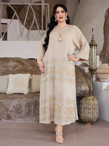 2026新款斋月传统优雅刺绣金/银阿拉伯女式长袍，带流苏、V领、开衩下摆和中长袖 - 杏色 - 查看 5