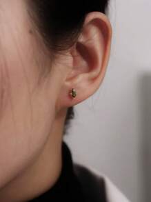 BALMORA 1 paire de boucles d'oreilles de luxe élégantes en argent sterling 925 avec émeraude à quatre griffes et zircone cubique. Cadeau simple pour femmes, soirée et meilleures amies