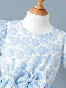 Young Girl' Jacquard Bow Puff Sleeve Dress, Fresh Countryside Style, Short Sleeve Design, Soft & Skin-Friendly Fabric, Suitable For Daily , Afternoon Tea, Vacation Photo Shoot, Fits Girls Aged 4-7, Spring/Summer - Light Wash - View 3