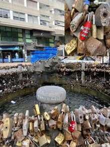 1 pièce Cadenas en fil d'acier en forme de cœur multicolore, mini cadenas de bagage de voyage, sac à dos, armoire de dortoir, tiroir, gym, petite boîte de rangement en fil d'acier en forme de cœur - Serrure d'amour multicolore - Voir 5