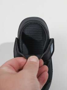 1 Pasang Sandal Kasual Serbaguna Anti Selip untuk Anak Laki-Laki, Sandal Pantai dengan Jahitan Kombinasi Warna, Cocok untuk Musim Panas - Hitam - View 5
