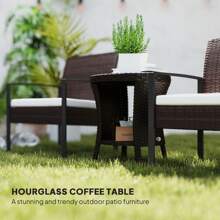 Outsunny Mesa de centro de ratán de 18" para exteriores, mesa lateral de patio de ratán PE con 2 niveles de almacenamiento, tablero de madera compuesta para jardín, patio trasero y balcón - Marrón mixto - View 4