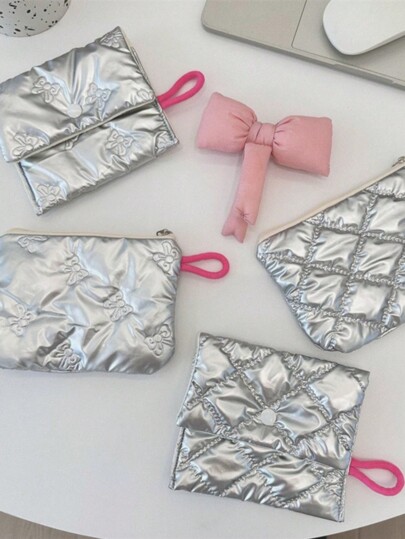 Silberne Münztasche mit Liebesaufdruck, süße silberne Handtasche mit Diamant Gitter Love Muster, Make-up Münztasche, tragbare Aufbewahrungs- und Hygienitasche