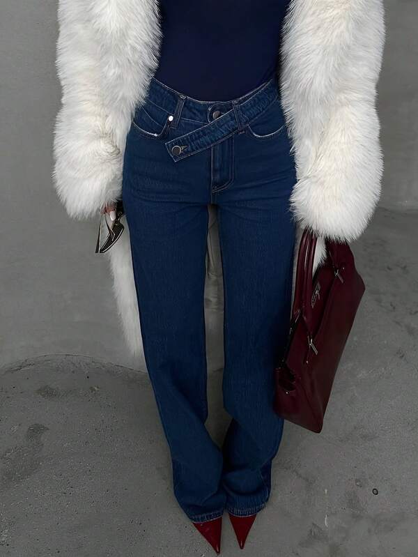 Calça Jeans Azul Escuro Com Detalhe De Botão Duplo