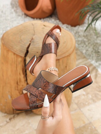 女士棕色蛇皮印花高跟凉鞋，粗跟，圆头，时尚百搭舒适休闲一脚蹬凉鞋