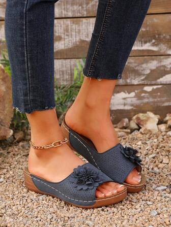 2025 新款女士人字拖花卉图案厚底坡跟人字拖凉鞋，休闲圆头厚底露趾女士凉鞋