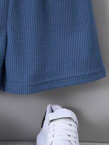 Conjunto de 2 piezas de camiseta de manga corta y shorts de color liso acolchado, suave y cómodo, con textura de gofre, para niño, para uso casual/al aire libre, primavera/verano - Azul - Ver 7