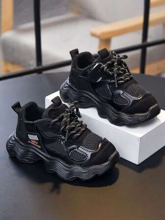 1 双男女款时尚透气网眼运动鞋，具有减震防滑功能，适合婴幼儿日常和户外活动，春季/秋季