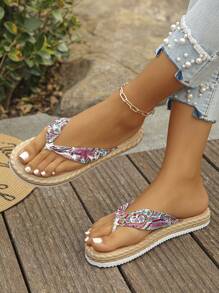 Chinelos femininos plus size, novos, minimalistas, com fundo bege, estampa floral rosa e azul, sandálias rasteiras casuais de ráfia para o dia a dia e praia, leves e confortáveis, padrões variados - Flores azuis rosa midi - Ver 1