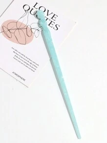 1个女士时尚简约优雅亚克力发夹，适合日常佩戴，可做发髻、盘发、发夹、发饰、发型设计，也可作为学习用品、发饰或头部配饰。