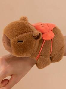 可爱的水豚毛绒玩具，配有拍手环，创意设计，可佩戴在手腕上，是送给朋友的独特圣诞节和新年礼物。关键词：水豚，玩偶，圣诞节，水豚服装，趣味毛绒玩具 - 彩色 - 查看 17