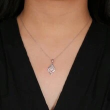Bolaijewelry Una pieza de elegante colgante de plata con ópalo natural, piedra natal de octubre, para mujeres en aniversarios, banquetes y bodas