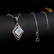 Bolaijewelry Una pieza de elegante colgante de plata con ópalo natural, piedra natal de octubre, para mujeres en aniversarios, banquetes y bodas