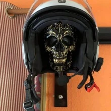 1 PIEZA Soporte de pared tipo estante de resina para casco de motocicleta con diseño de calavera, para almacenamiento de cascos, gorras, pelotas de béisbol y cascos de rugby, decoración para el hogar - Multicolor - Ver 5