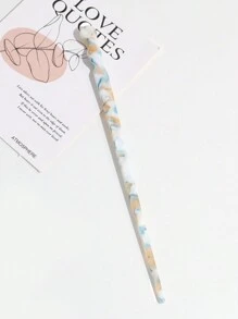 1个女士时尚简约优雅亚克力发夹，适合日常佩戴，可做发髻、盘发、发夹、发饰、发型设计，也可作为学习用品、发饰或头部配饰。