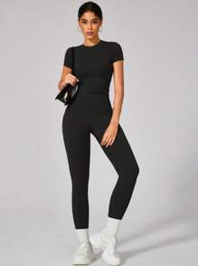 女士柔软吸湿排汗圆领短袖上衣和弹力瑜伽裤套装 - 黑色 - 查看 4