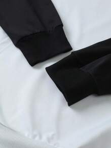 1pc Men's Contrast Color Sports Sweatshirt With Kangaroo Pocket - Black and White - View 7