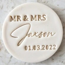 Personalize o texto com 2 cortadores de decoração de bolo em formato de biscoito, modelos de bolo de açúcar DIY, molde de emboss de nome de bolo de casamento em argila/fondant, carimbo emboss de biscoito/bolacha feito à mão, multifuncional, durável, anti-mofo, ornamental, reutilizável, requintado, estiloso, de alta qualidade, fofo, moderno, personalizado, único, presentes ideais para ele, presentes ideais para ela, namorado, namorada, pai, mãe, família, amigos, filho, filha, crianças, cozinha, sala de jantar, quarto, escritório, sala de estar, casa, jardim, sala de chá, para aniversários, para casamentos, para aquecimento de casa, para formatura