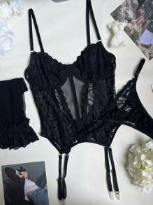 女士性感蕾丝内衣套装（含吊袜带），外出穿着