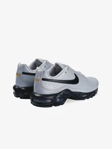 Nike Unisex Air Max Plus Silver - Wolf Grey/Black/Metallic Silver - View 3