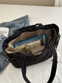 2024新款时尚大容量菱格纹双提手单肩手提包，轻便易携，适合户外旅行，饰有动物吊坠。女士手提包，大学必备单品