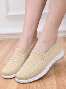 Zapatos casuales ligeros para primavera/otoño 2025 para madres de edad media y mayores, con suela blanda, antideslizante, transpirable y planos tipo mocasín, zapatos cómodos de fácil puesta - Beis - Ver 3
