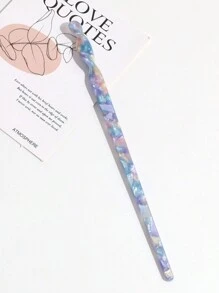 1个女士时尚简约优雅亚克力发夹，适合日常佩戴，可做发髻、盘发、发夹、发饰、发型设计，也可作为学习用品、发饰或头部配饰。