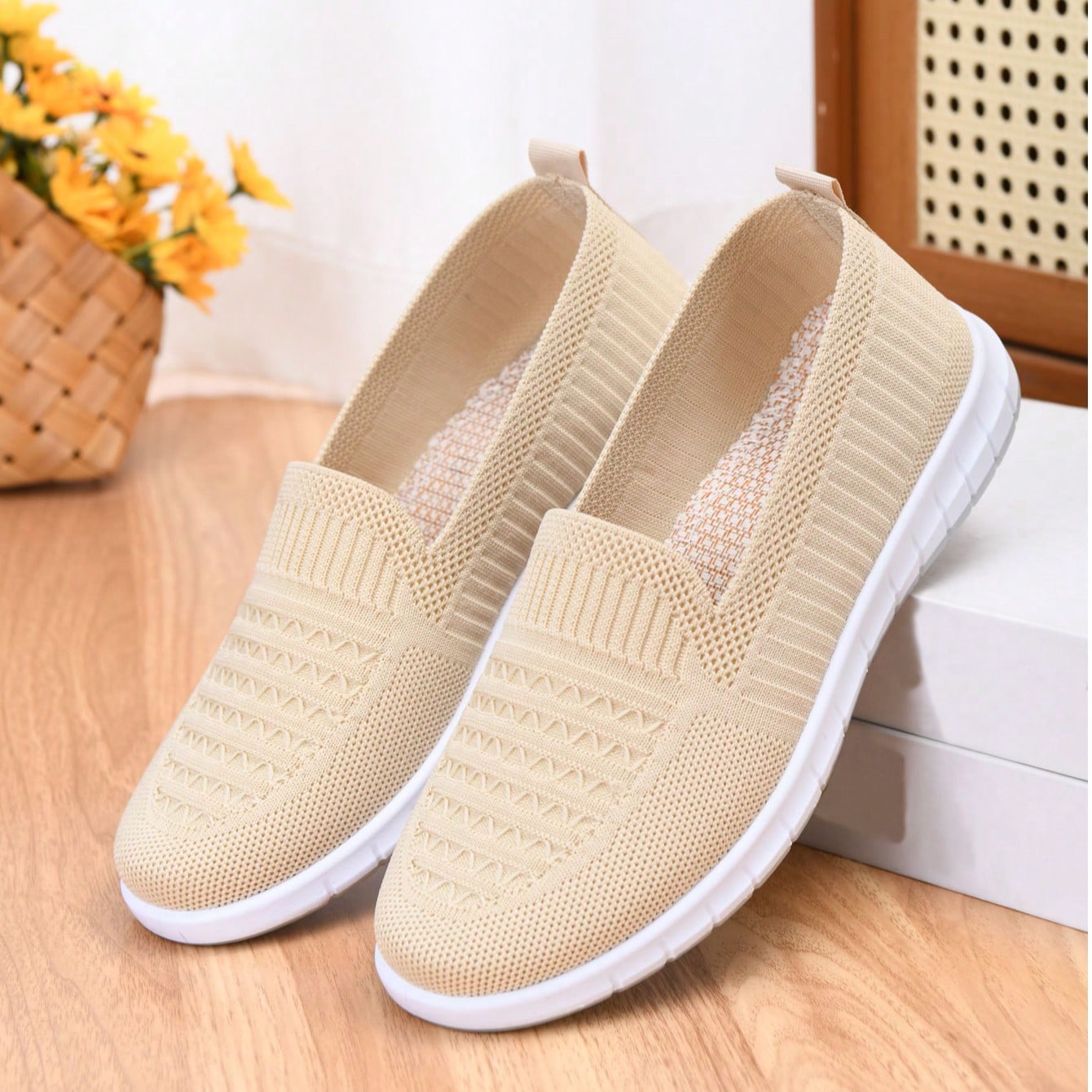 Zapatos casuales ligeros para primavera/otoño 2025 para madres de edad media y mayores, con suela blanda, antideslizante, transpirable y planos tipo