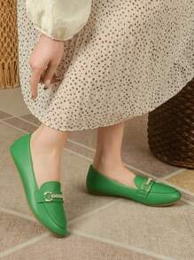 Elegant Loafers With A Metal Buckle And Pearls