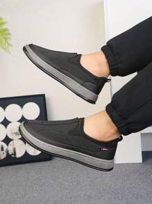 男士黑色舒适透气正装鞋，软底防滑一脚蹬休闲鞋，轻便，适合工作、驾驶和散步