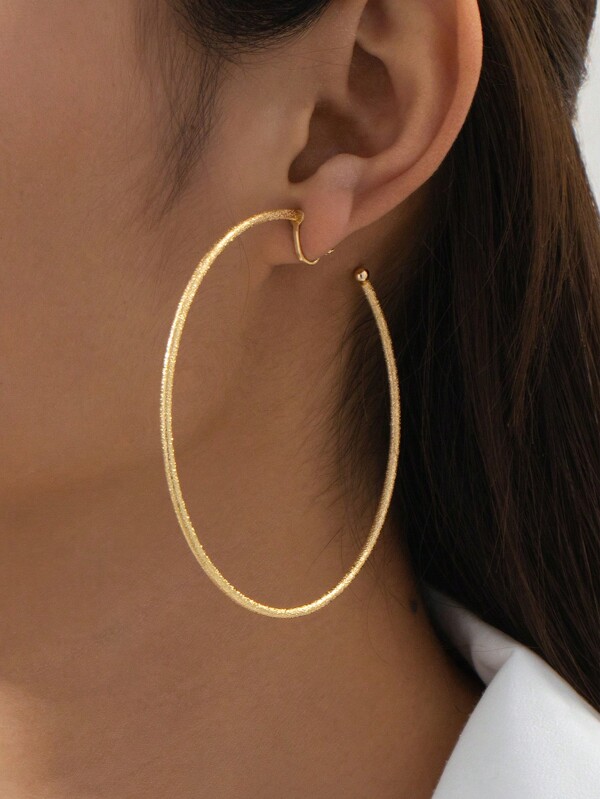 1 Paar vintage geometrische Cut Out matte große Creolen-Ohrringe für Frauen, Partygeschenk