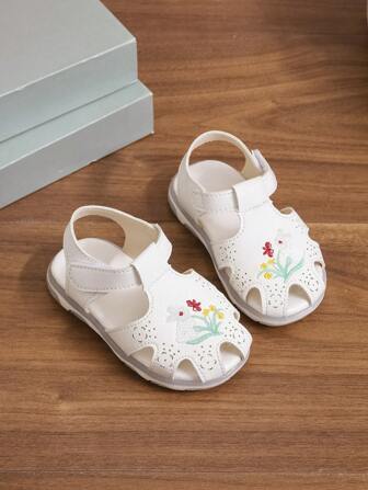 女童露趾夏季凉鞋，防滑软底婴儿鞋，可爱百搭，适合室内和室外穿着