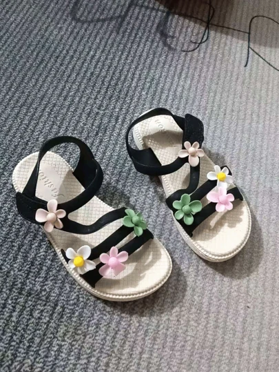 1 par flickor, platta PVC-sandaler, vattenavvisande, svarta blommiga sandaler för flickor