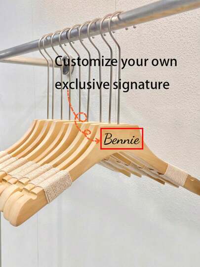 1 Stück Individuelle Holz-Kleiderbügel, kann mit Laser graviertem Namen versehen werden, geeignet für Bekleidungsgeschäfte, Samtauflage rutschfester Kleiderbügelklemme für Herren & Damen, anpassbares Logo