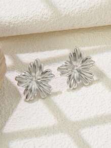 VceTd 一对花朵造型不锈钢耳钉，适合女性日常佩戴