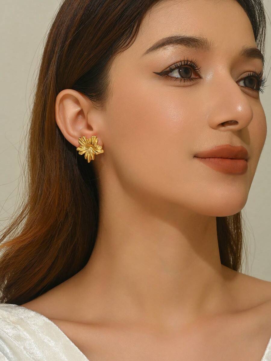 VceTd 一对花朵造型不锈钢耳钉，适合女性日常佩戴