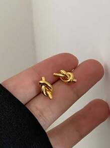 1 par de pendientes de botón elegantes y minimalistas de diseño de nudo, chapados en oro de 18K y acero de titanio, accesorios vintage de alta gama