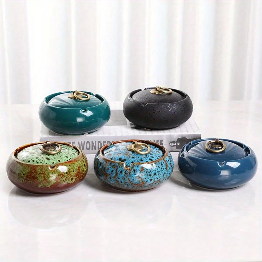 1pc Nordic Glazed Ceramic Ashtray, Simple & Fashionable Covered Windproof Home Ashtray, Suitable For Valentine's Day