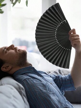 中国风黑色复古手扇，竹柄折扇，丝绸面料，适合跳舞、婚礼和派对，适合中国舞蹈爱好者