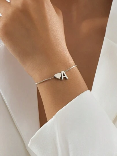 1 件简约时尚心形字母 A-Z 吊坠项链，复古设计（无礼品盒）