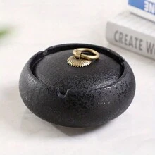 1pc Nordic Glazed Ceramic Ashtray, Simple & Fashionable Covered Windproof Home Ashtray, Suitable For Valentine's Day