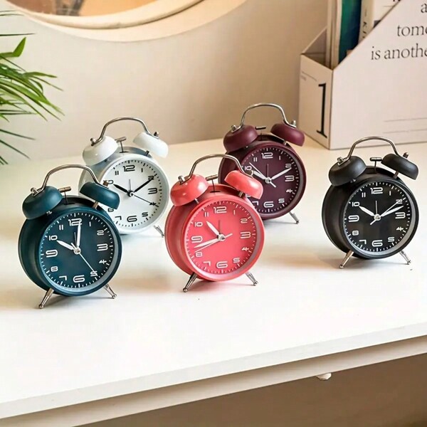 RUISUNG 1pc 4" Retro Simulation Analog Alarm Clock, Silent Non-Ticking Metal Alarm Clock With Night Light And Handle, Suitable For Heavy Sleepers, Adults And Students, Perfect For Desk, Dorm And Bedroom, Cartoon Design, Powered By AA Batteries (Not Included), Great For Birthday, Easter Gift Gifts Graduation Room Decor Digital Clock Bedroom Decor Dormitory Decor Back To School School Decor School Surprise Home Decor School Supplies