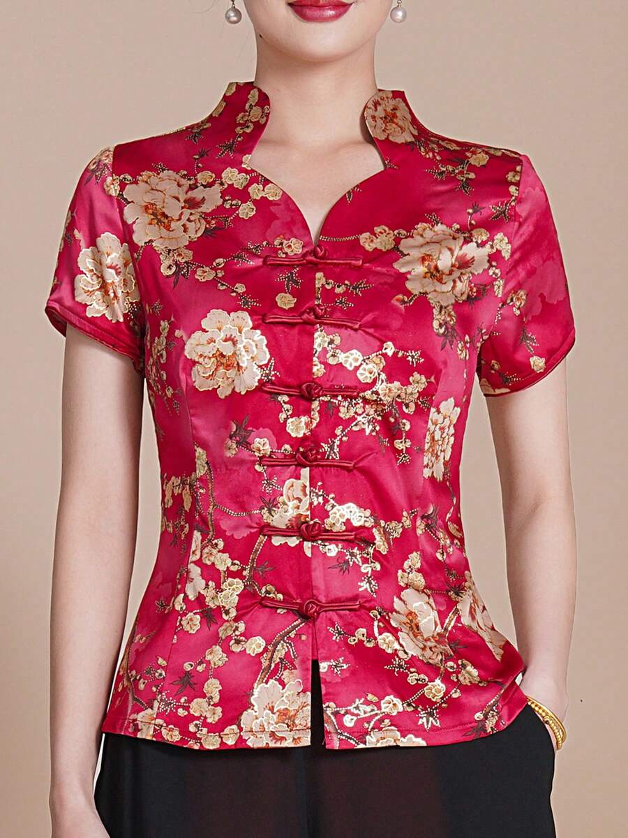 This Floral Print, Modern Chinese-Style Cheongsam-Inspired Shirt Features A Retro Design. It's A Lightweight, Short-Sleeved Tang-Style Top Perfect For Spring And Summer, Unlined, With A Front-Button Open Design. Available In Asian Sizes. Suitable For Holidays, Shopping, Everyday Wear, Travel, Casual Wear, And Vacations. - 紅色 - 查看 1
